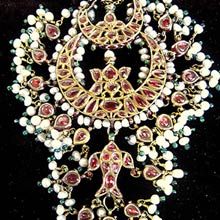 Queen of Delhi's pearl Earrings